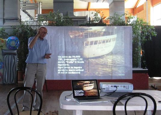 Intervention du Professeur Tartara lors des Journées Internationale de lutte contre les Grands Navires le 8 juin 2013 à Sacca Fisola - Venise