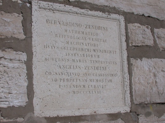 Plaque commémorative à Zendrini